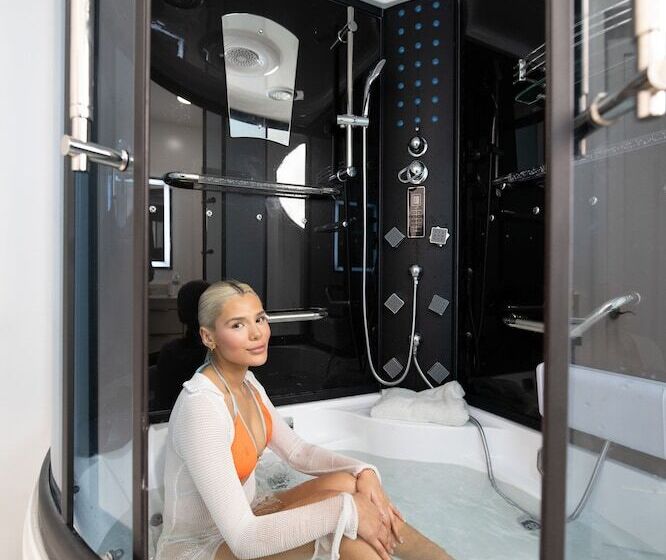 מוטל Omeo Suites