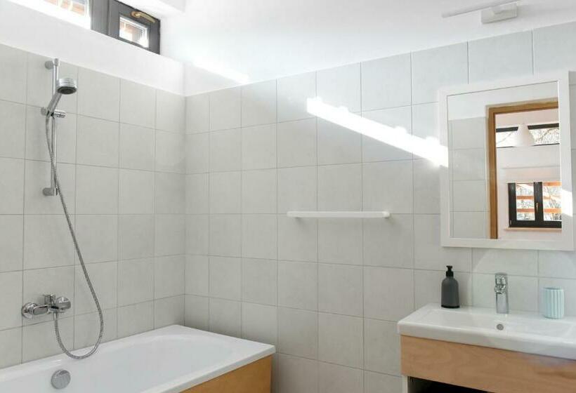 مبيت وإفطار Aster Panzió