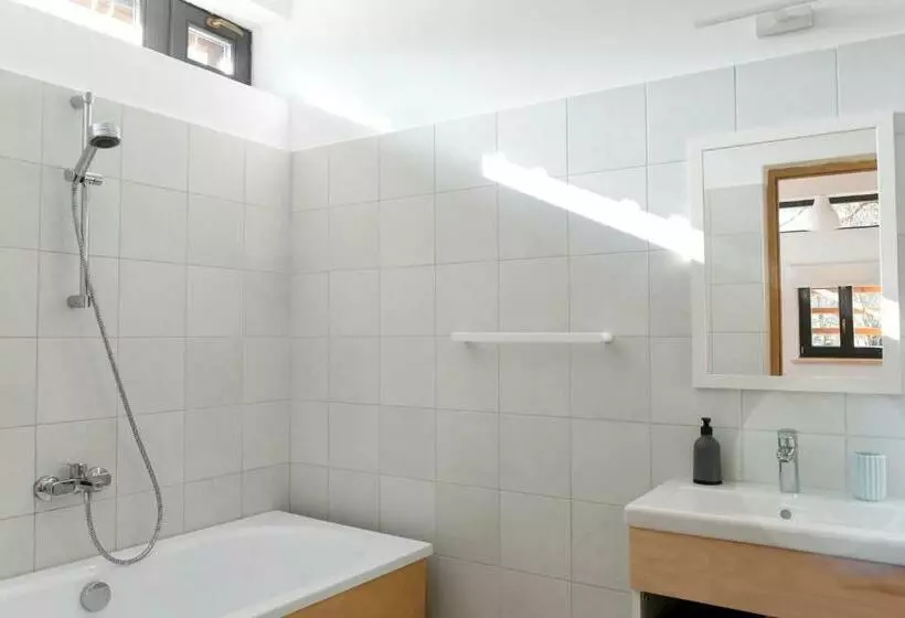 Aamiaismajoitus (B&B) Aster Panzió