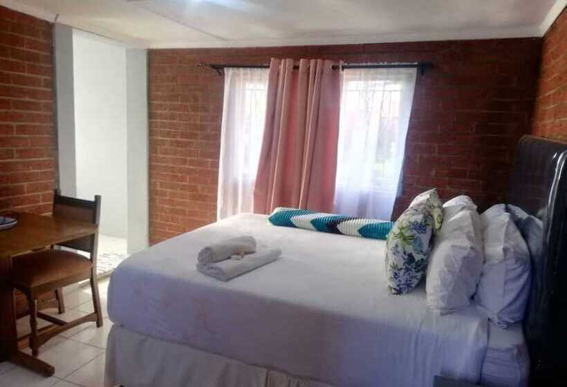 تختخواب و صبحانه Savanna Guest House