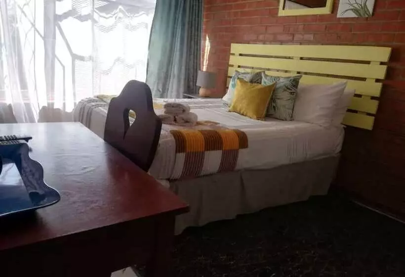 تختخواب و صبحانه Savanna Guest House