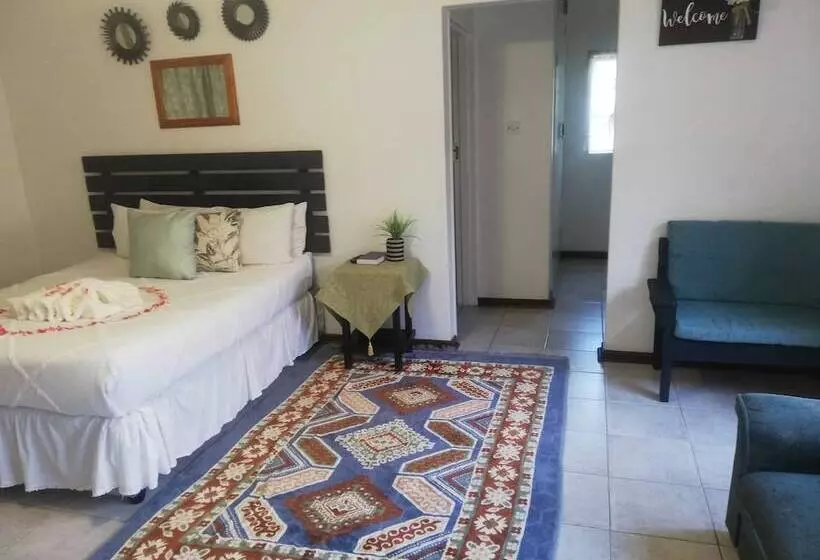 تختخواب و صبحانه Savanna Guest House