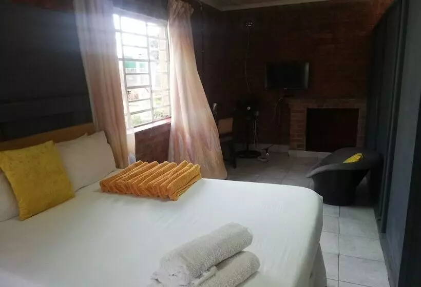 تختخواب و صبحانه Savanna Guest House