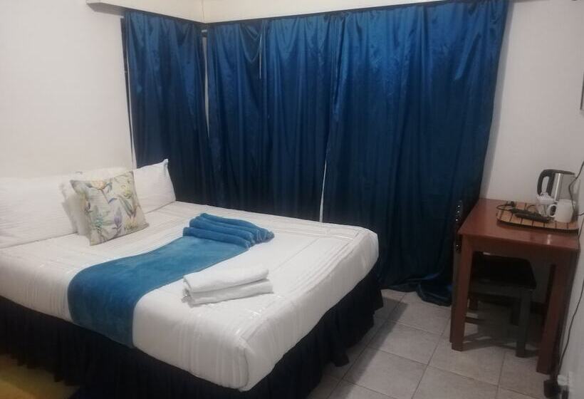 تختخواب و صبحانه Savanna Guest House