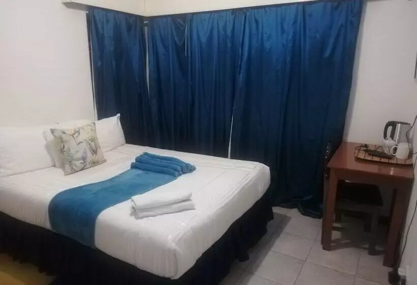 تختخواب و صبحانه Savanna Guest House