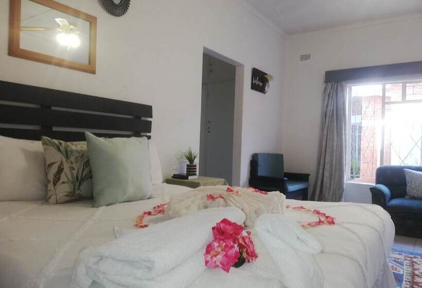 تختخواب و صبحانه Savanna Guest House