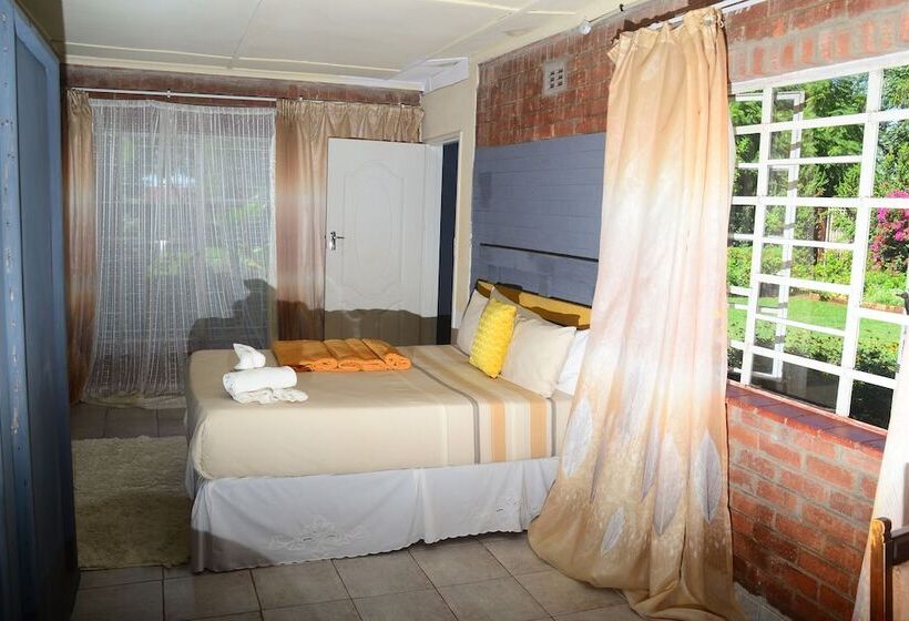 تختخواب و صبحانه Savanna Guest House