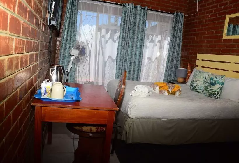 تختخواب و صبحانه Savanna Guest House