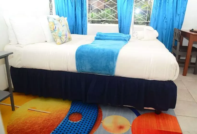 تختخواب و صبحانه Savanna Guest House