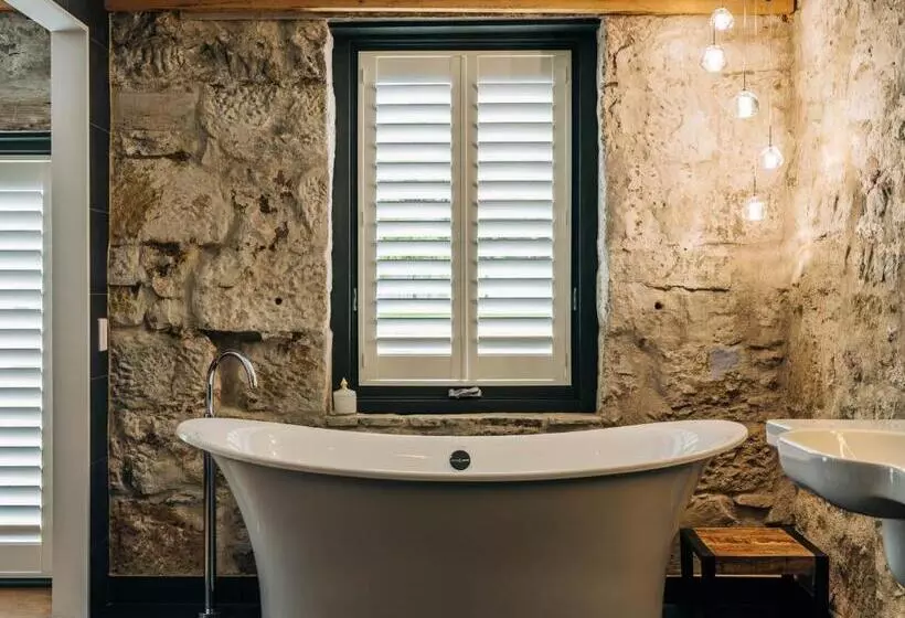 Bed and Breakfast Triabunna Barracks