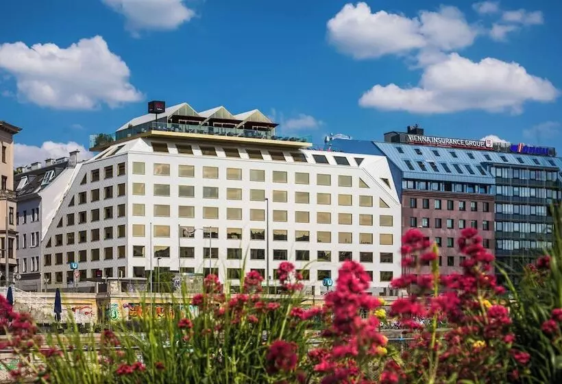 Radisson Red Hotel, Vienna