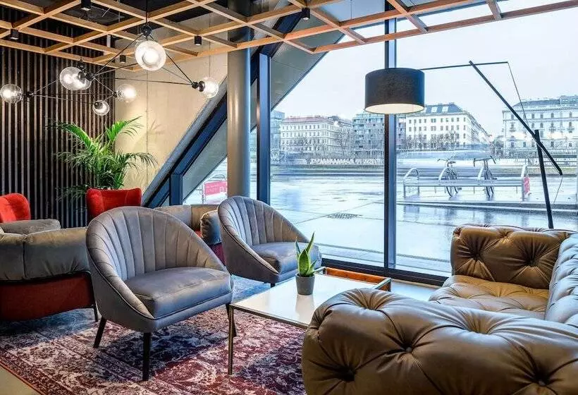 Radisson Red Hotel, Vienna