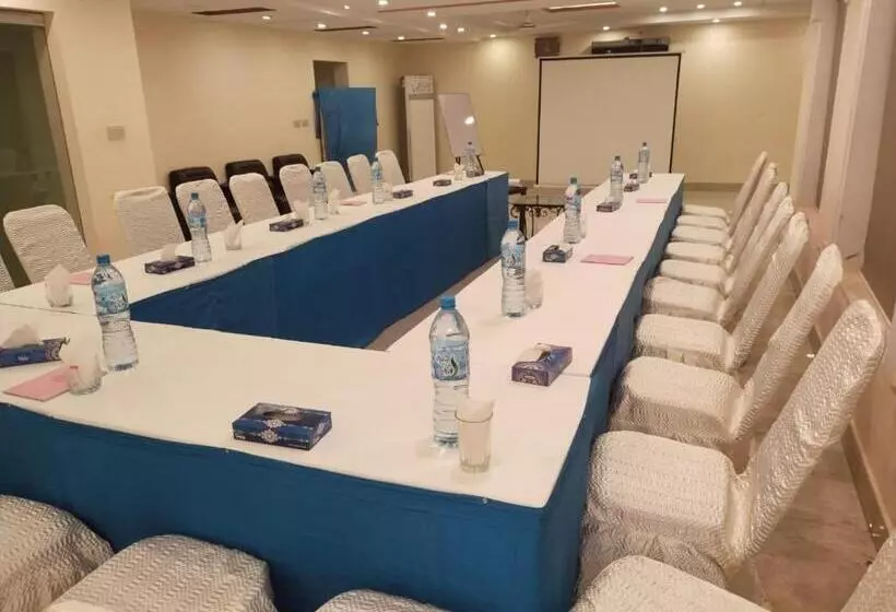 هتل Shelton Palace