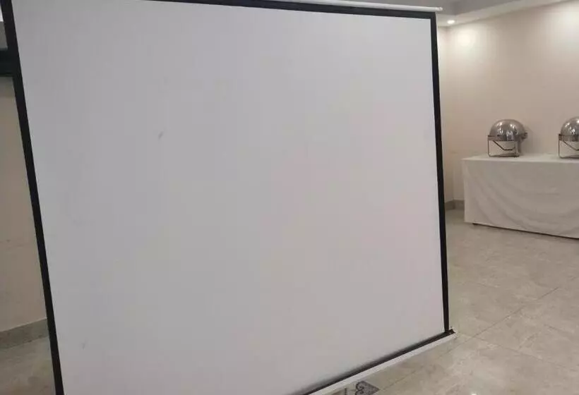 هتل Shelton Palace