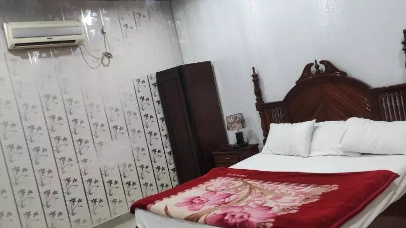 هتل Shelton Palace