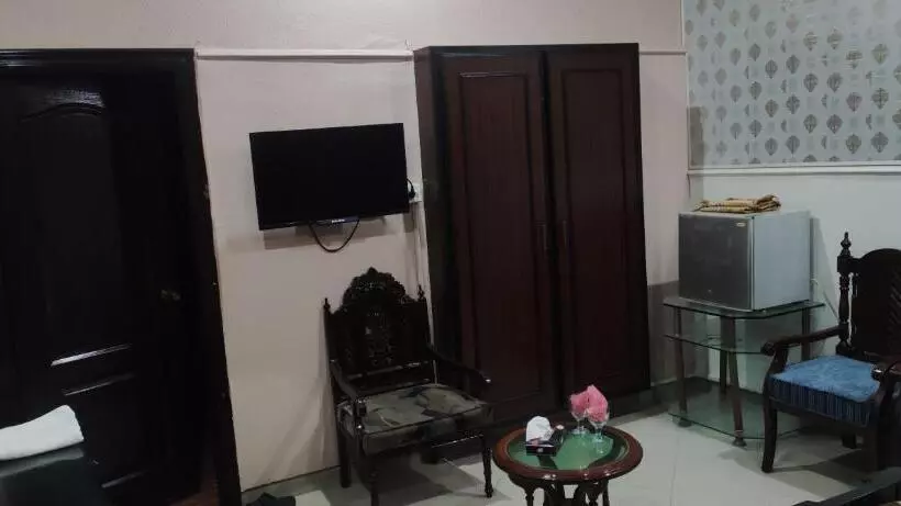 هتل Shelton Palace