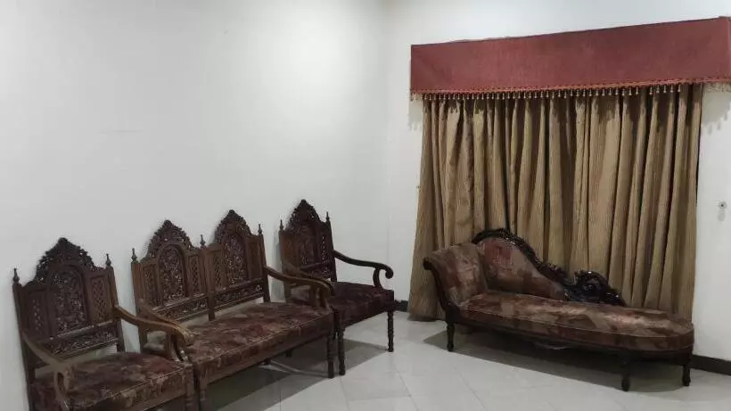 هتل Shelton Palace