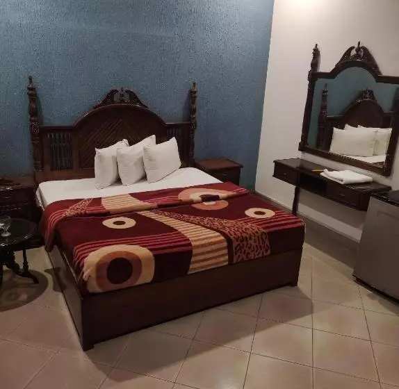 هتل Shelton Palace