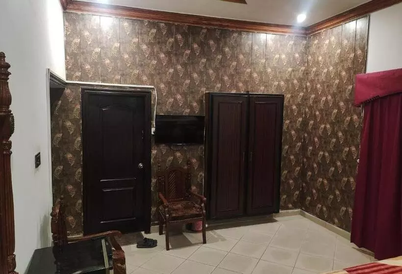 هتل Shelton Palace