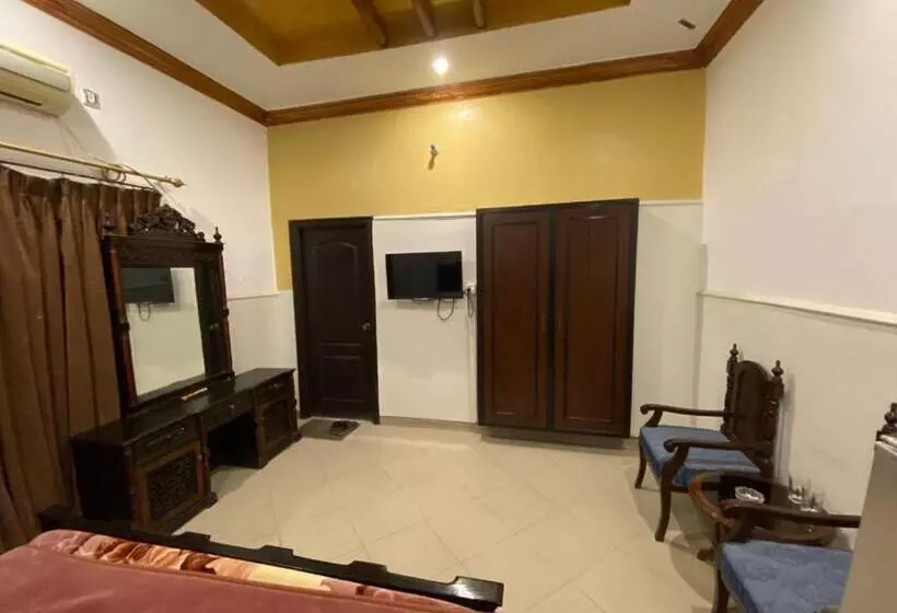 هتل Shelton Palace