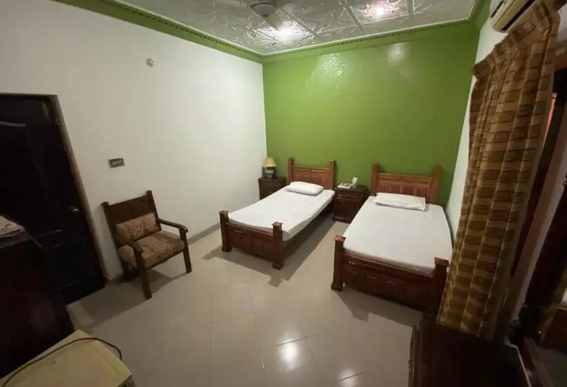 هتل Shelton Palace