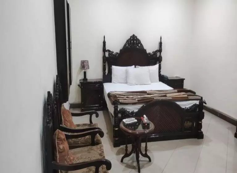 هتل Shelton Palace