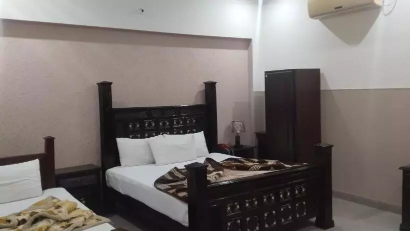 هتل Shelton Palace