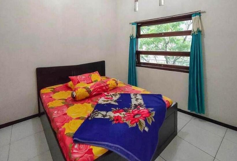 ホテル Villa Ghazani 4 At Desa Wisata Songgokerto