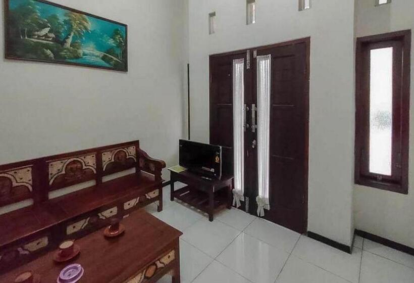 ホテル Villa Ghazani 4 At Desa Wisata Songgokerto