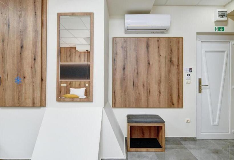 פנסיון Riverside Inn   Dunaparti Szuterén