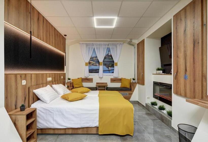 פנסיון Riverside Inn   Dunaparti Szuterén