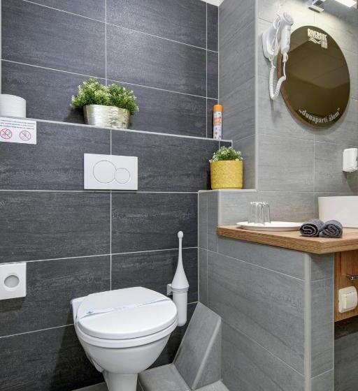 פנסיון Riverside Inn   Dunaparti Szuterén