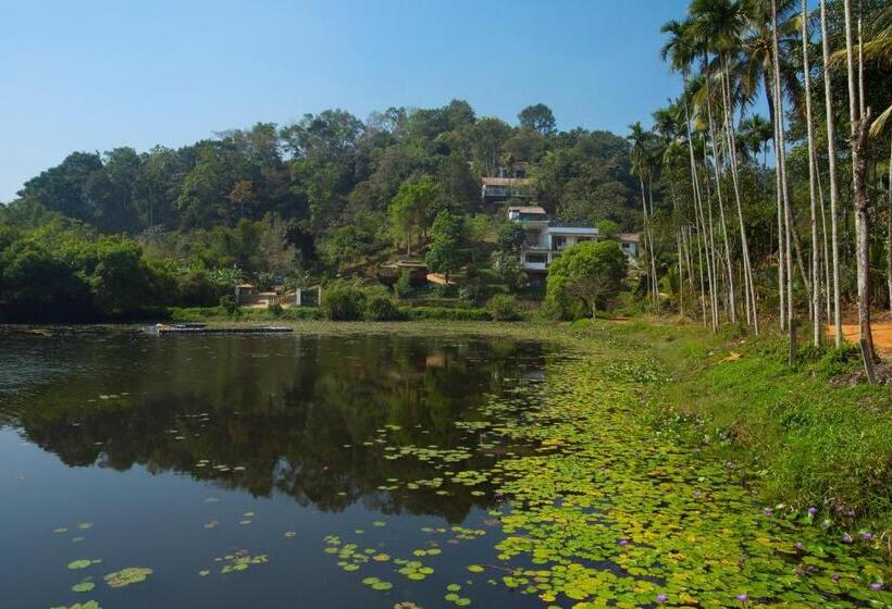 Hotel Karlad Lake View Resort