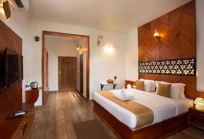 Hotelli Karlad Lake View Resort