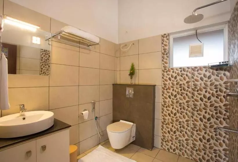 Hotelli Karlad Lake View Resort