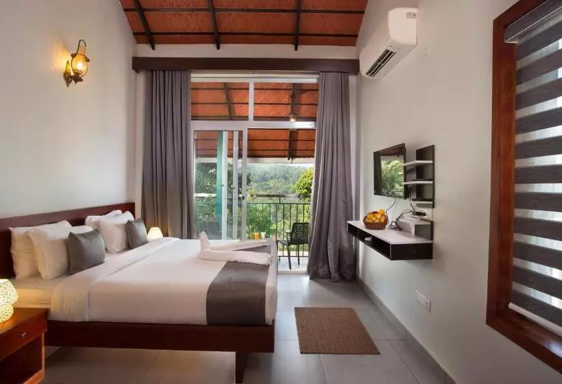 Hotelli Karlad Lake View Resort