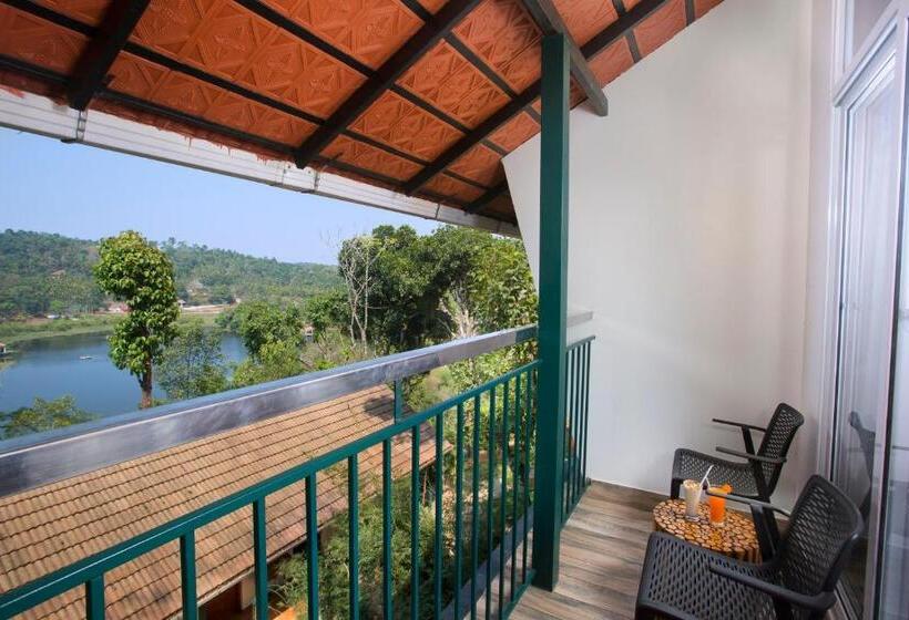 Hotel Karlad Lake View Resort