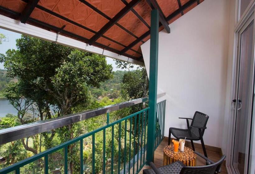 Hotel Karlad Lake View Resort