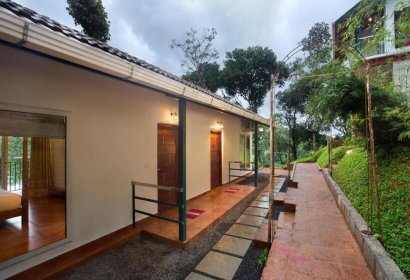 Hotel Karlad Lake View Resort