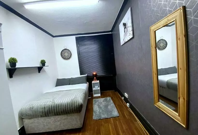 ペンション Townhouse 105