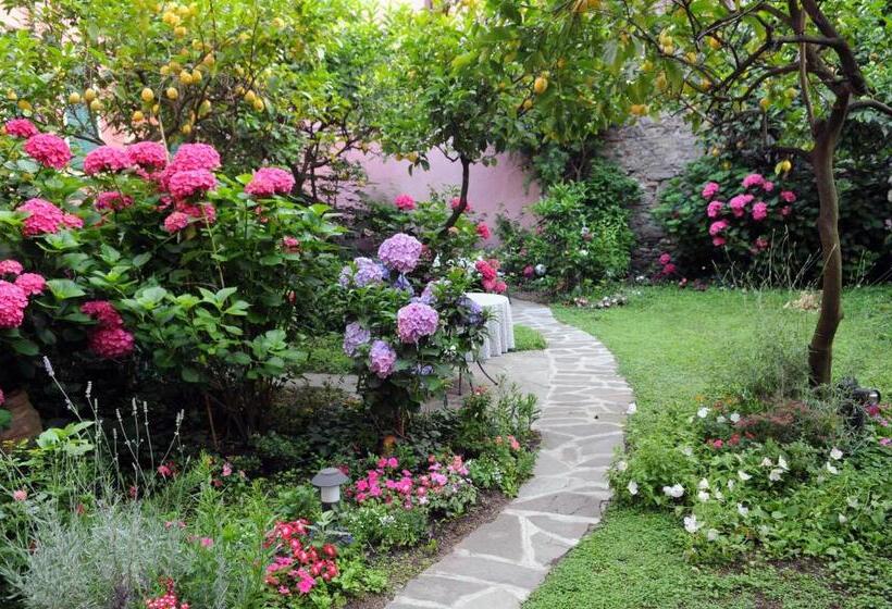 پانسیون Il Giardino Incantato