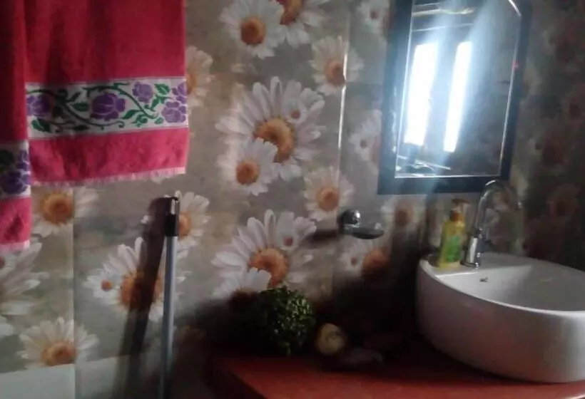 Majatalo Lime Villa On Ganga Ghat