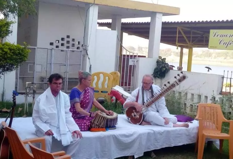 Majatalo Lime Villa On Ganga Ghat