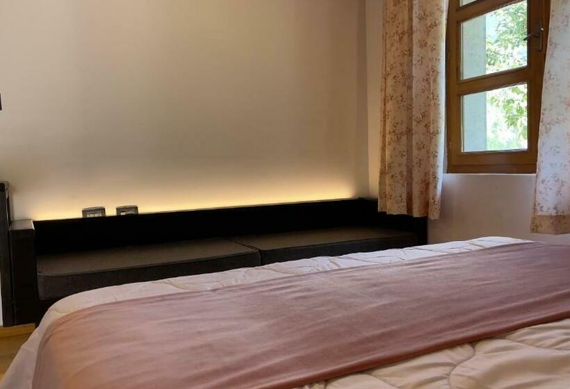 צימר Villa Gjeçaj Guesthouse And Restaurant