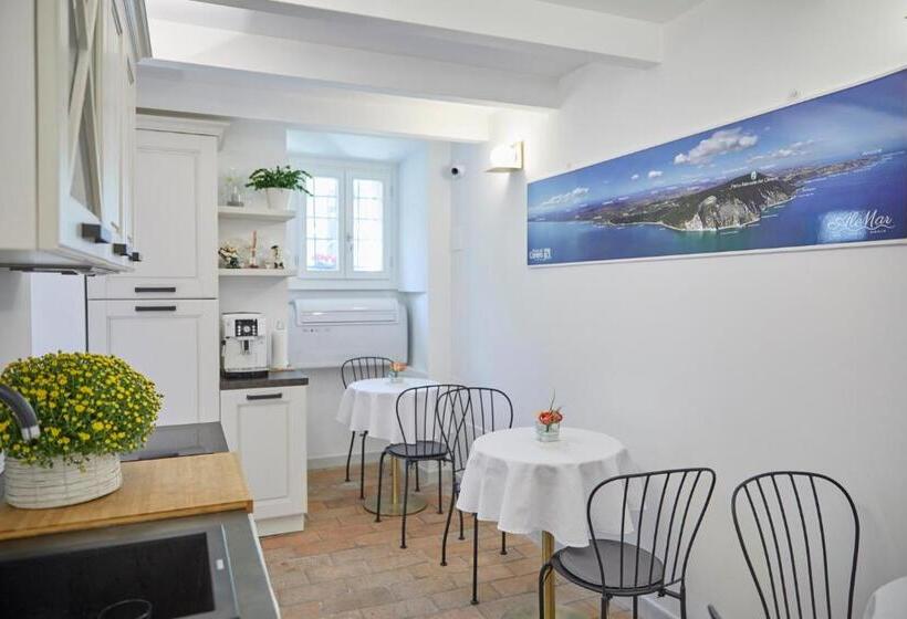 פנסיון Alemar Sirolo