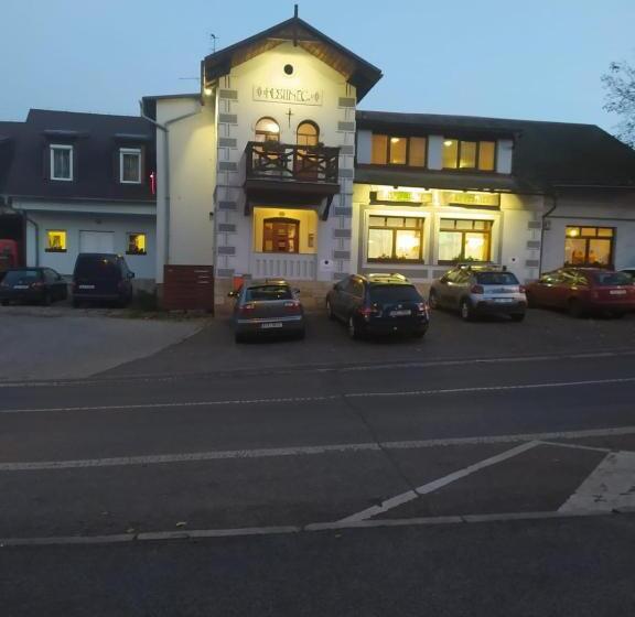 ペンション Penzion   Restaurace Na Výšince