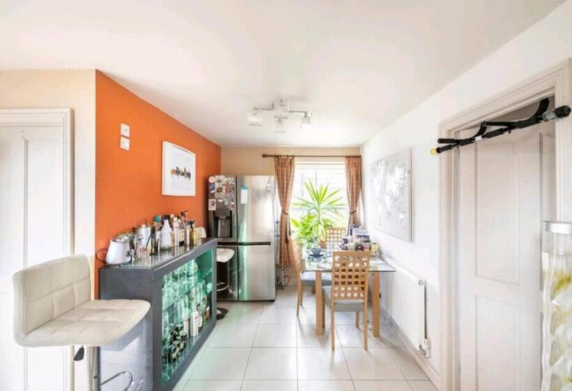 Пансион The Mews   Less Than 1km To City Centre   Stadium   Castle   10 Min Walk