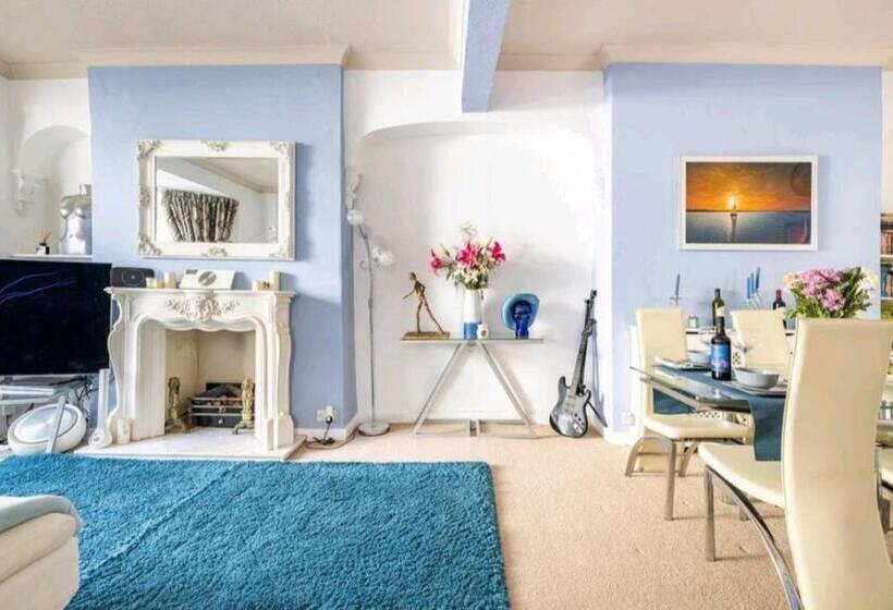 Пансион The Mews   Less Than 1km To City Centre   Stadium   Castle   10 Min Walk