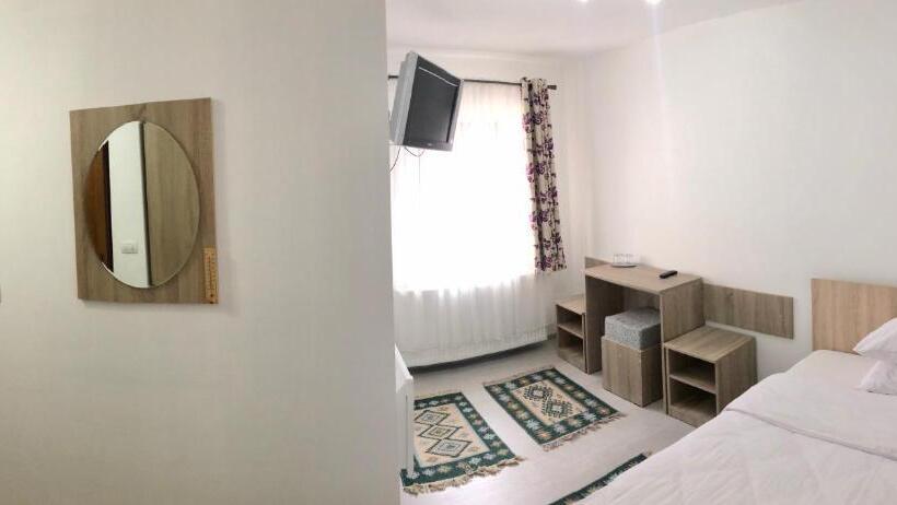 پانسیون Vila Fan Confort