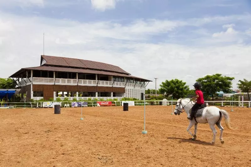 בית מלון כפרי Ccc Airport
